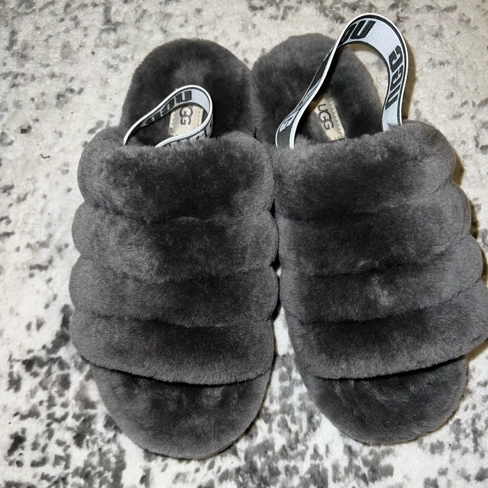 UGG SLIPPERS NEVER WORN PERFECT CONDITION